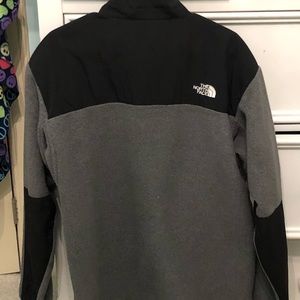 Men’s NorthFace fleece jacket